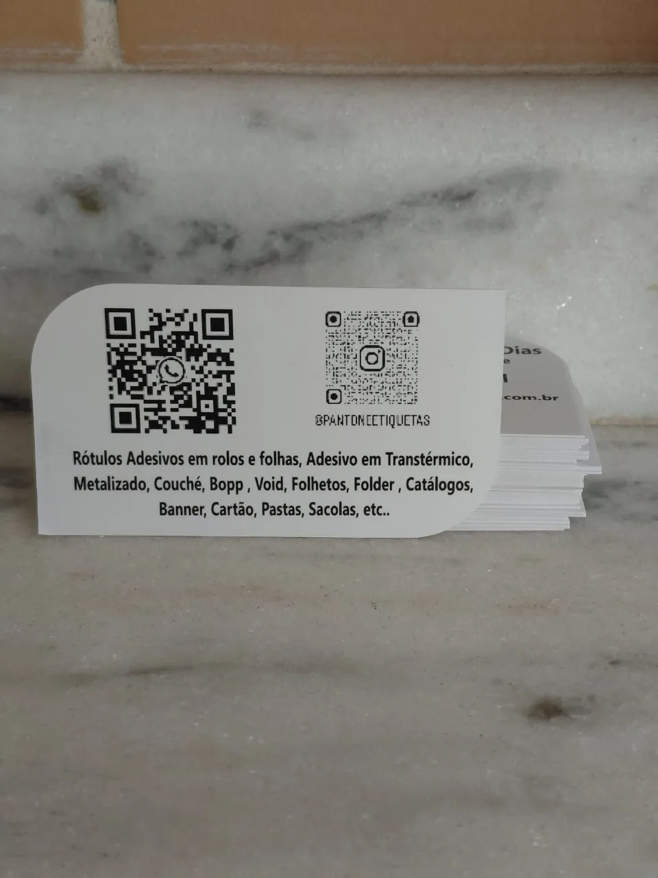 Cartão de visita — trabalho Pantone Gráfica 4