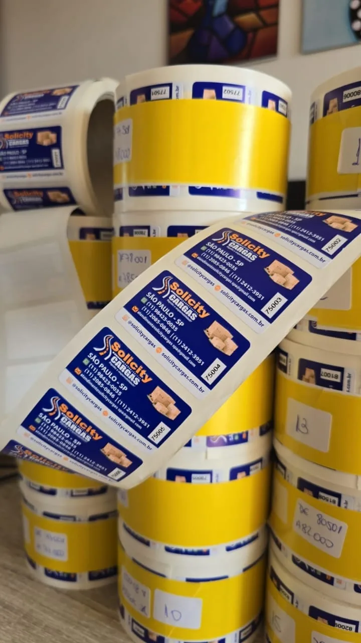 Etiquetas adesivas — trabalho Pantone Gráfica 1