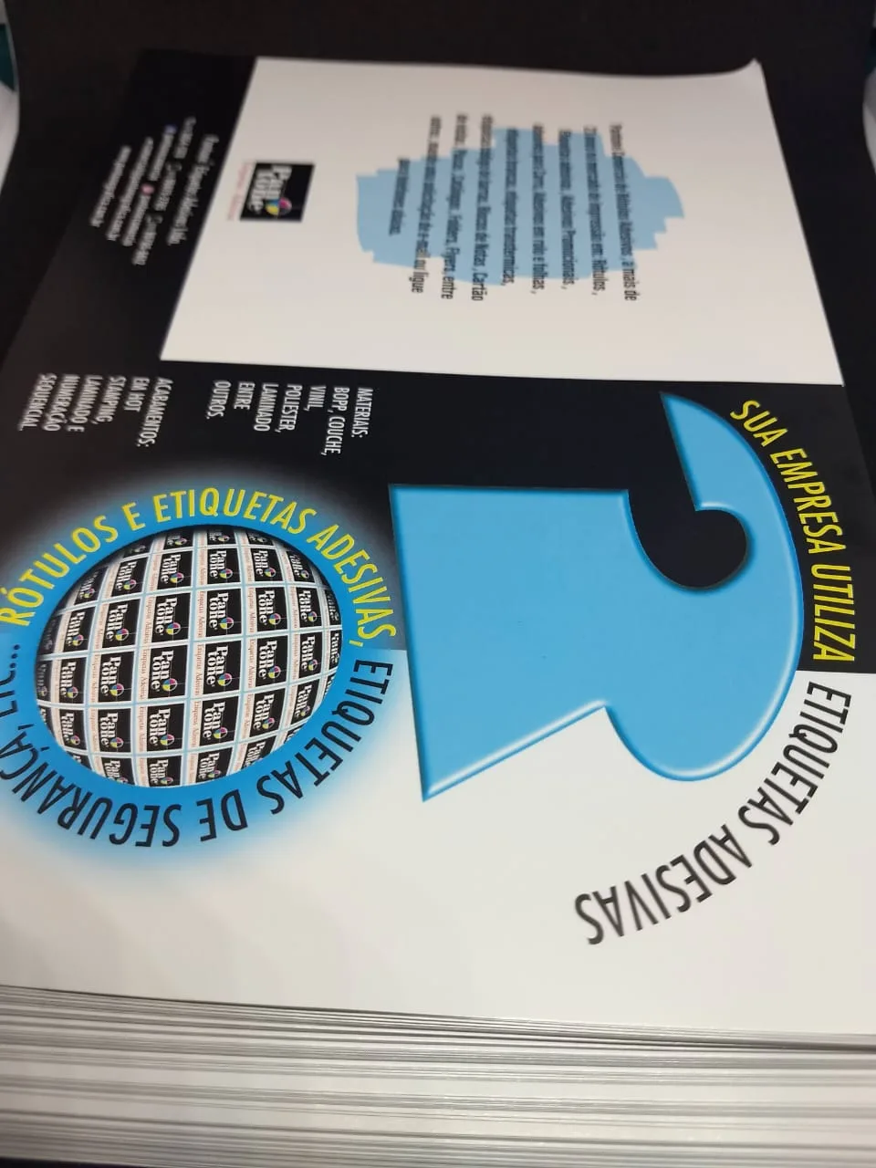 Flyers e folders — trabalho Pantone Gráfica 3